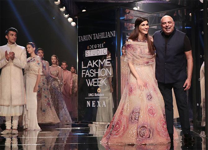 Tarun Tahiliani Kriti Sanon Lakme Fashion Week