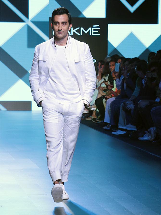 Rahul Khanna walks for Narendra Kumar