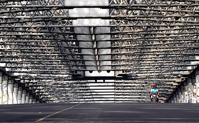 Howrah bridge 75 years