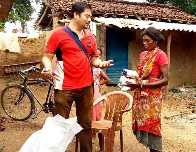 Mangesh distributing cloth napkins