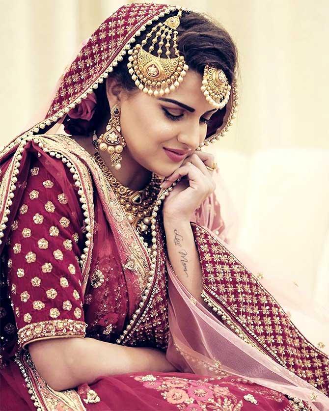 ਭਾਰੀ ਕਢਾਈ ਵਾਲੇ ਲਹਿੰਗਾ 'ਚ Himanshi Khurana