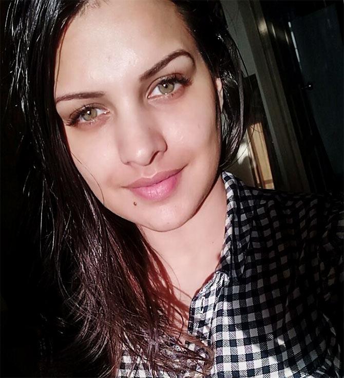 himanshi khurana