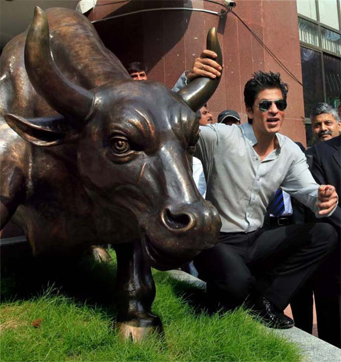 Shah Rukh Khan poses with the bull outside the Bombay Stock Exchange