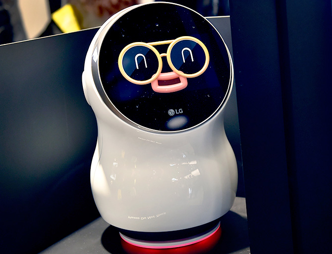 LG's CLOi robot CES