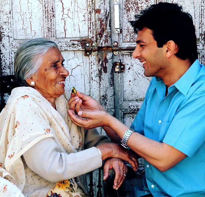 Chef Vikas Khanna with his mother