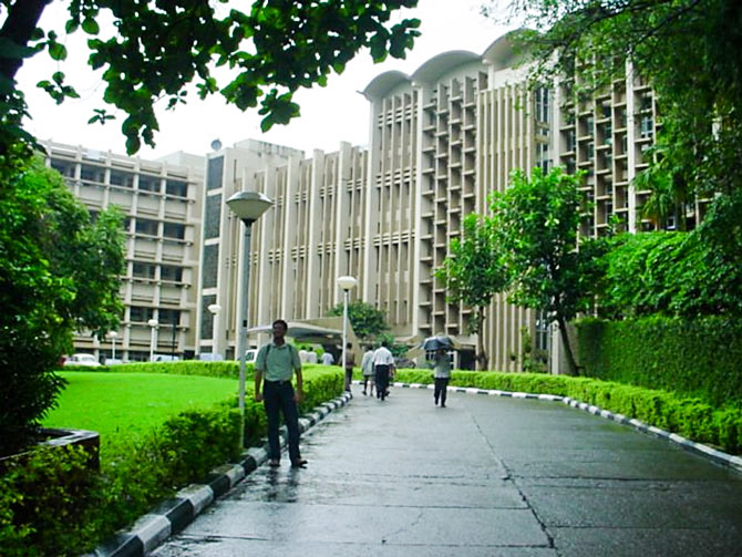 Iit-bombay's Class Of 1998 Gifts Rs 57 Cr To Alma Mater
