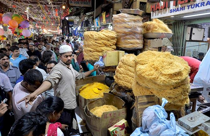 Eid celebrations at Delhi's Jama Masjid - Rediff.com Get Ahead