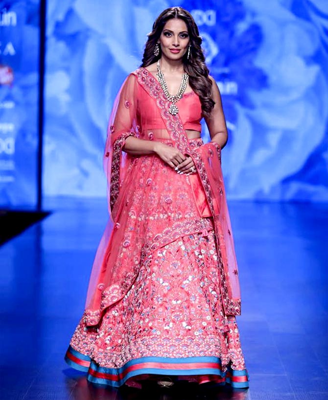 The Sabyasachi Revolution�Redefining Indian Weddings, One Design at a Time!  | Londonrag Malesiya