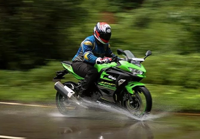 Ninja 400 deals touring