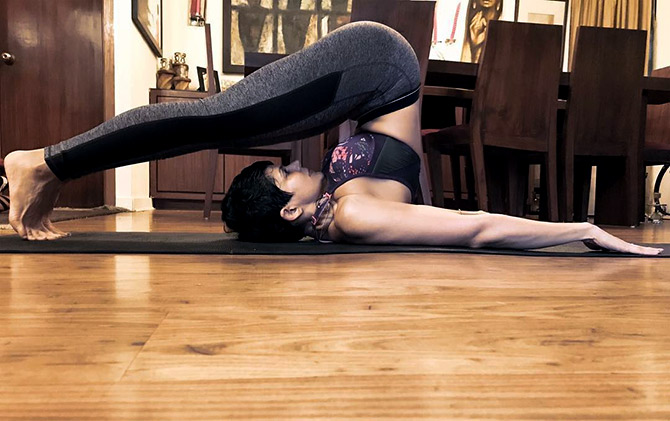 http://www.fropkey.com/this-what-mandira-bedi-does-for-sexy-sculpted-core-t372.html