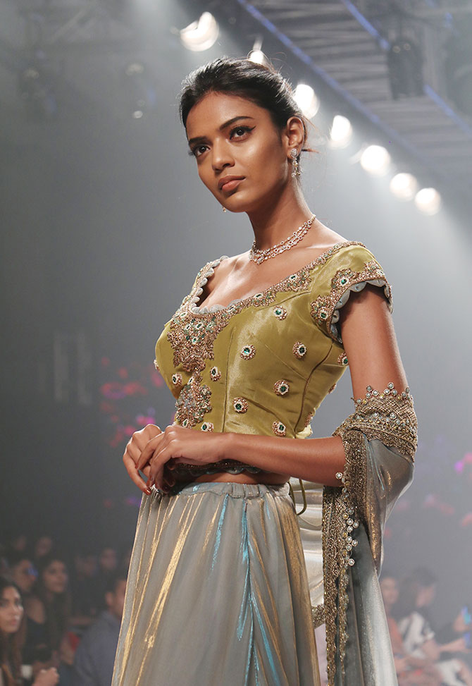 Dressing B'Town wives, selling at Bergdorf Goodman, putting Indian  princesses on ramp: Pallavi Jaikishan has done it all – Firstpost