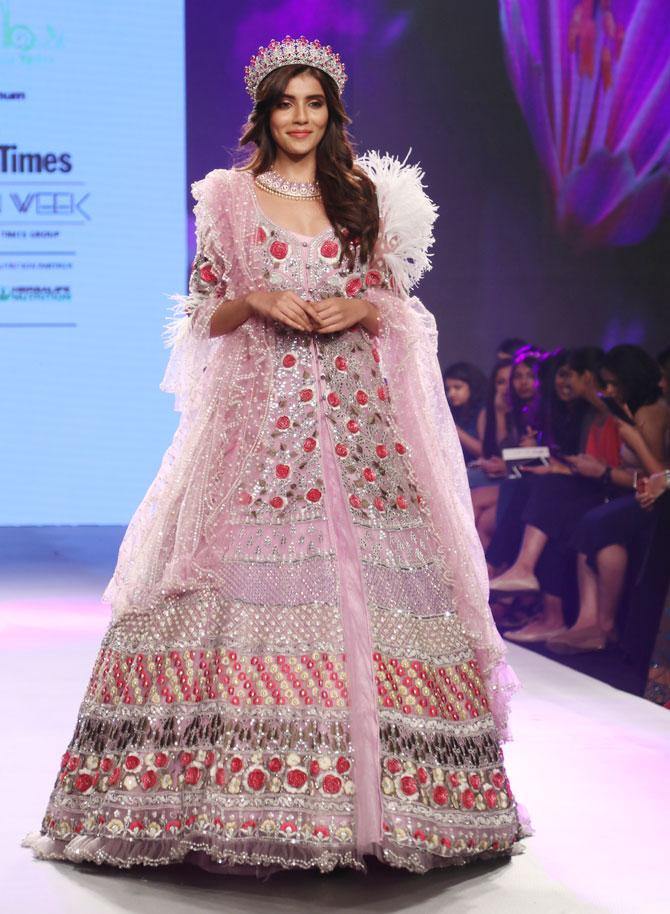 Aditi walks for Pallavi Yadav