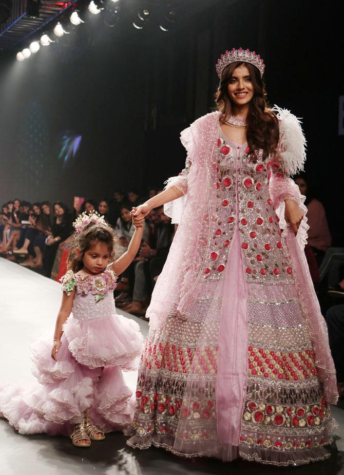 Aditi walks for Pallavi Yadav