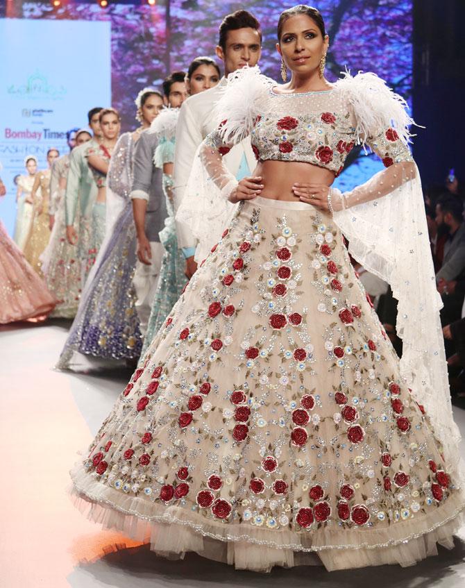 Aditi walks for Pallavi Yadav