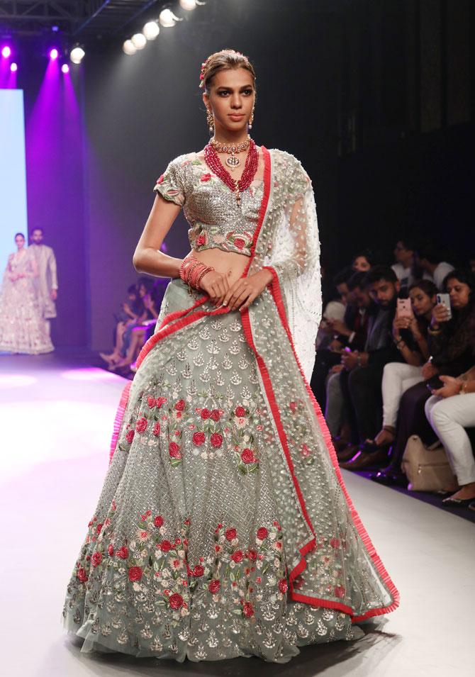 Aditi walks for Pallavi Yadav