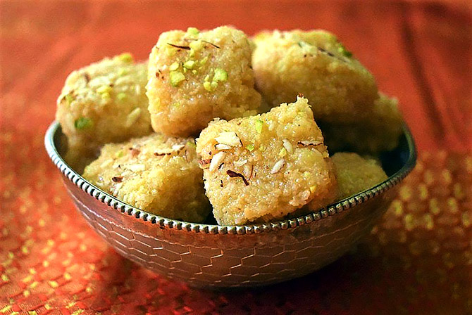 Nariyal ki barfi