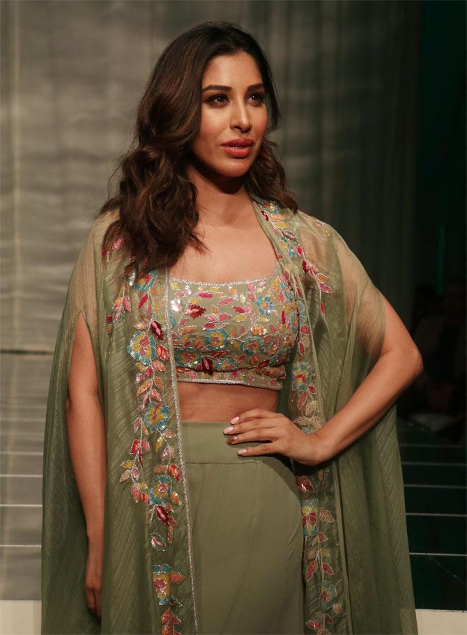 Sophie Choudry attends Manish Malhotra's show at Lakme Fashion Week Winter/Festive 2019 in Mumbai