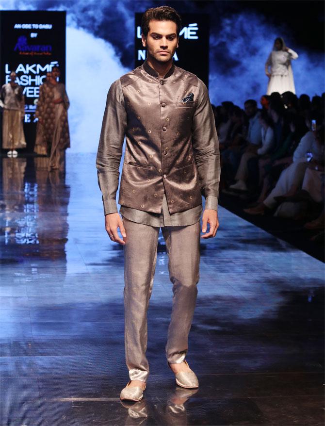 LFW: Alka Sharma