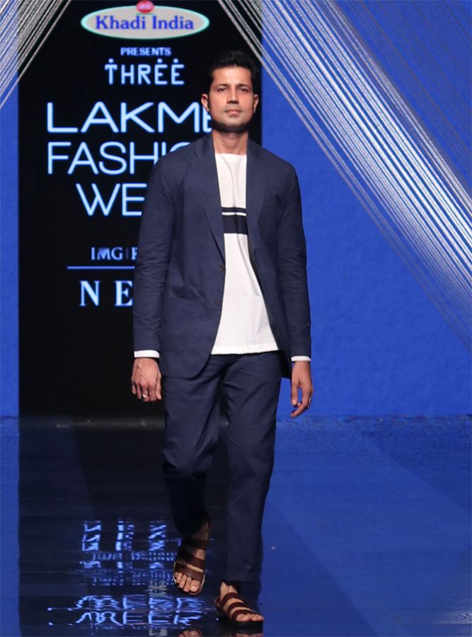 Sumeet Vyas walks for Three at Lakme Fashion Week