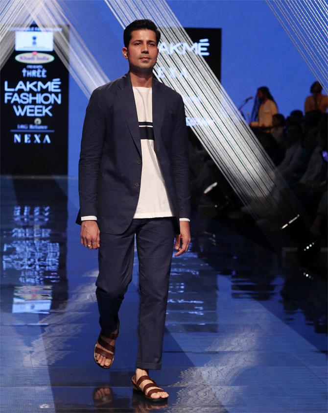 Sumeet Vyas walks for Three at Lakme Fashion Week