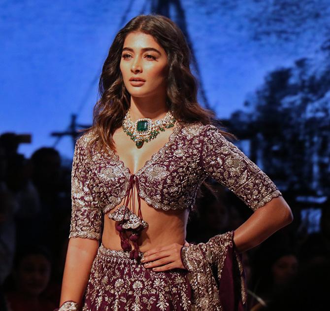 Pooja Hegde walks for Jayanti Reddy