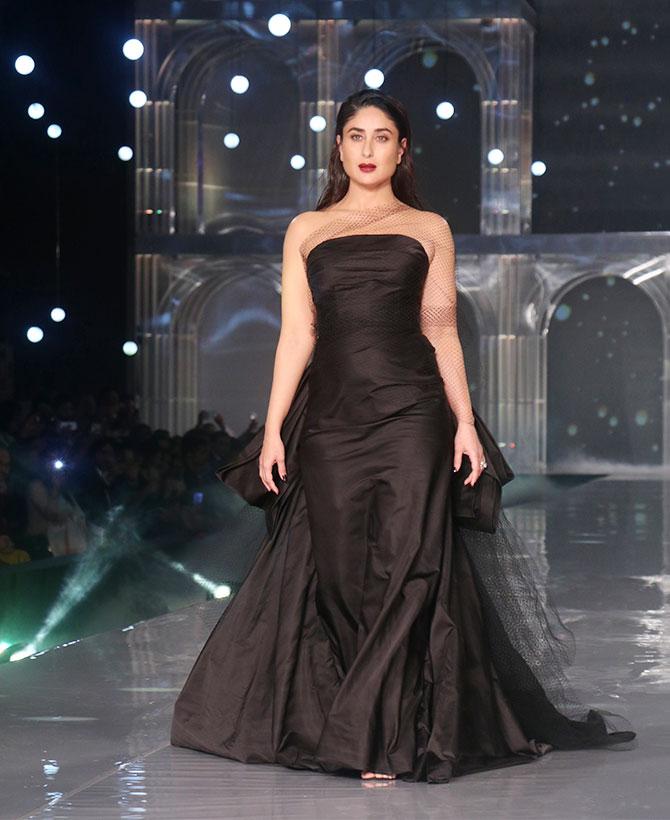 Kareena Kapoor walks for Gauri and Nainika at the Lakme Fashion Week