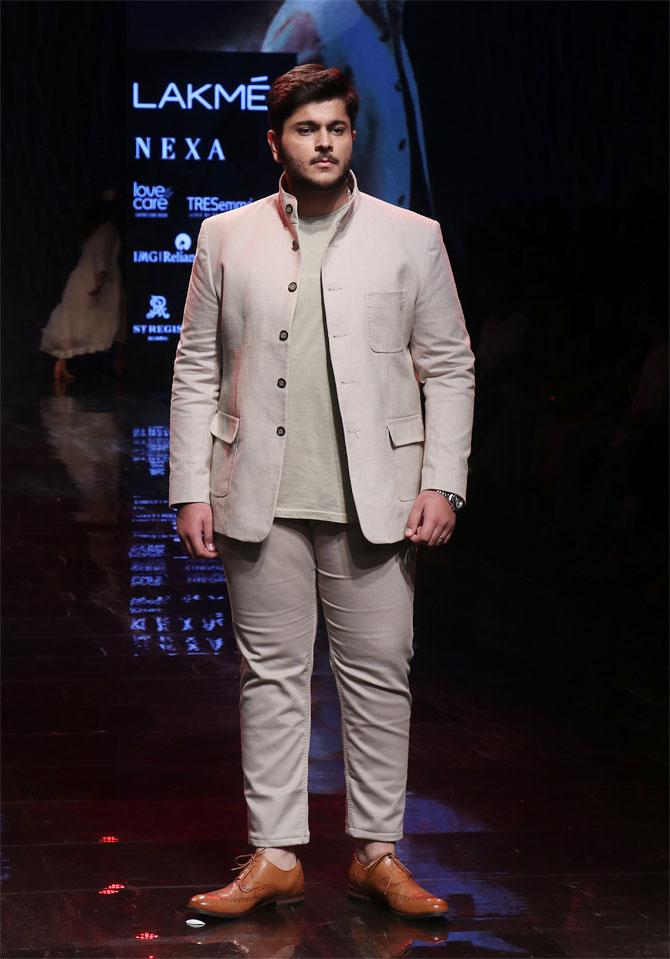 Delnaaz Irani walks for Rina Dhaka at Lakme Fashion Week 2019