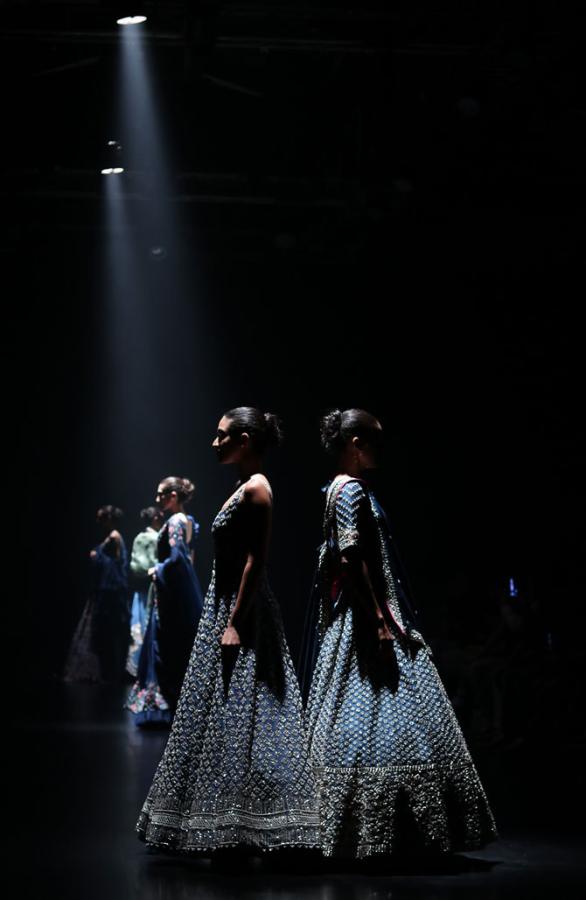 Kangana Ranaut walks for Anushree Reddy at Lakme Fashion Week 