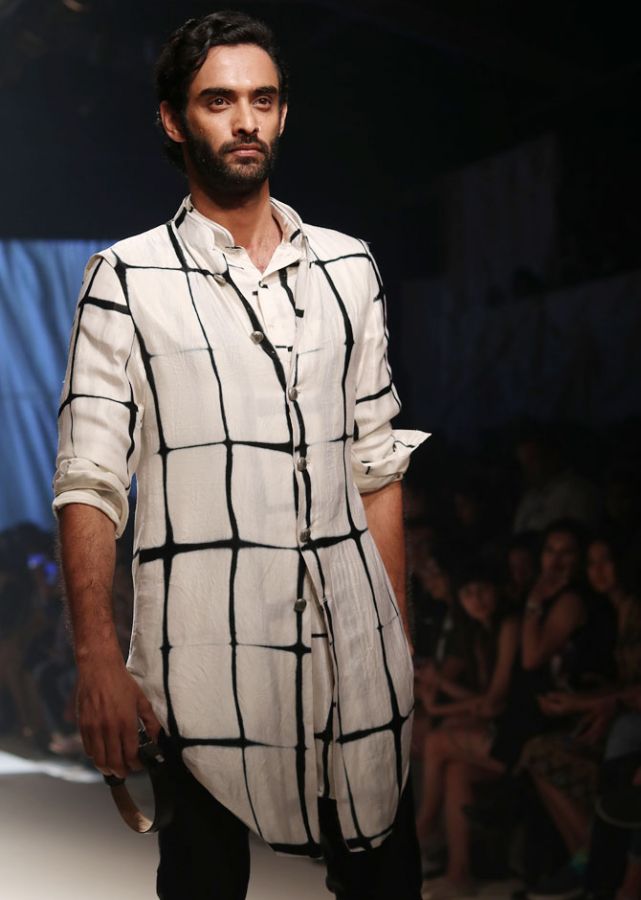 Aditya Roy Kapoor walks for Kunal Rawal at the Lakme Fashion Week Summer/Resort 2019