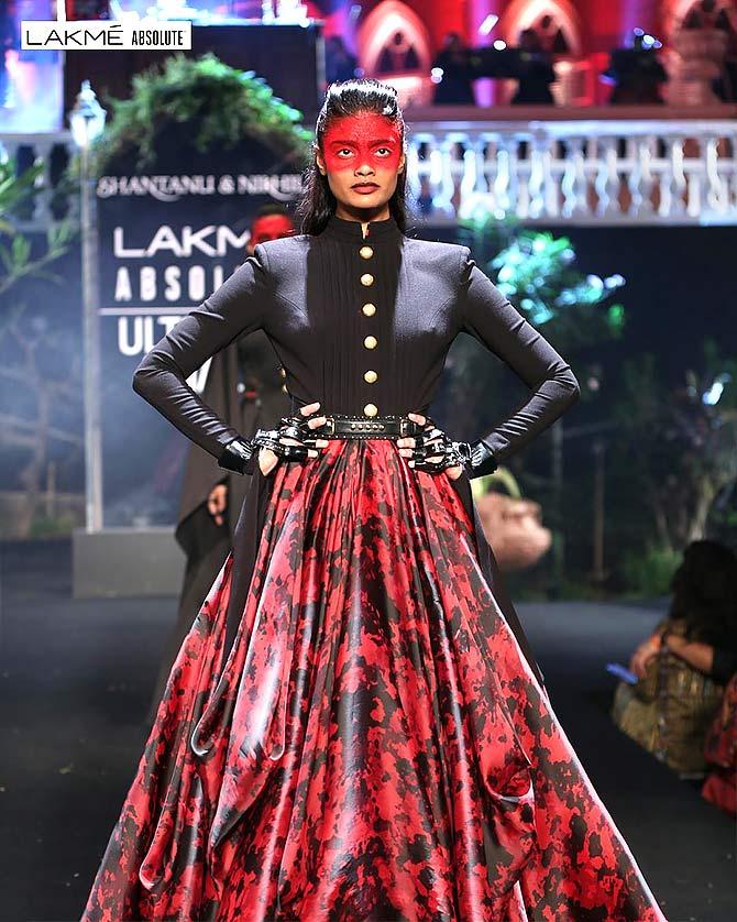 Kareena Kapoor walks for Shantanu and Nikhil at LFW finale summer/resort 2019