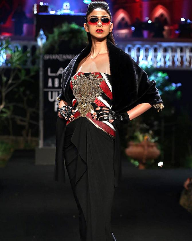 Kareena Kapoor walks for Shantanu and Nikhil at LFW finale summer/resort 2019