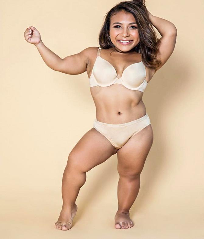 Bewohner Draussen Oberfläche Dwarf In A Bikini Moral Rückseite Perspektive 