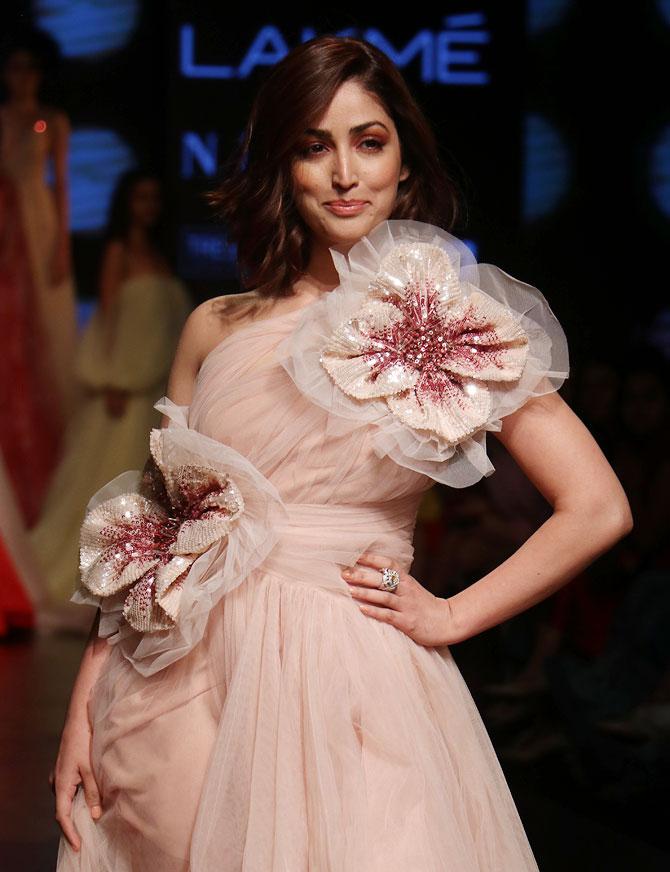 yami gautam pink dress