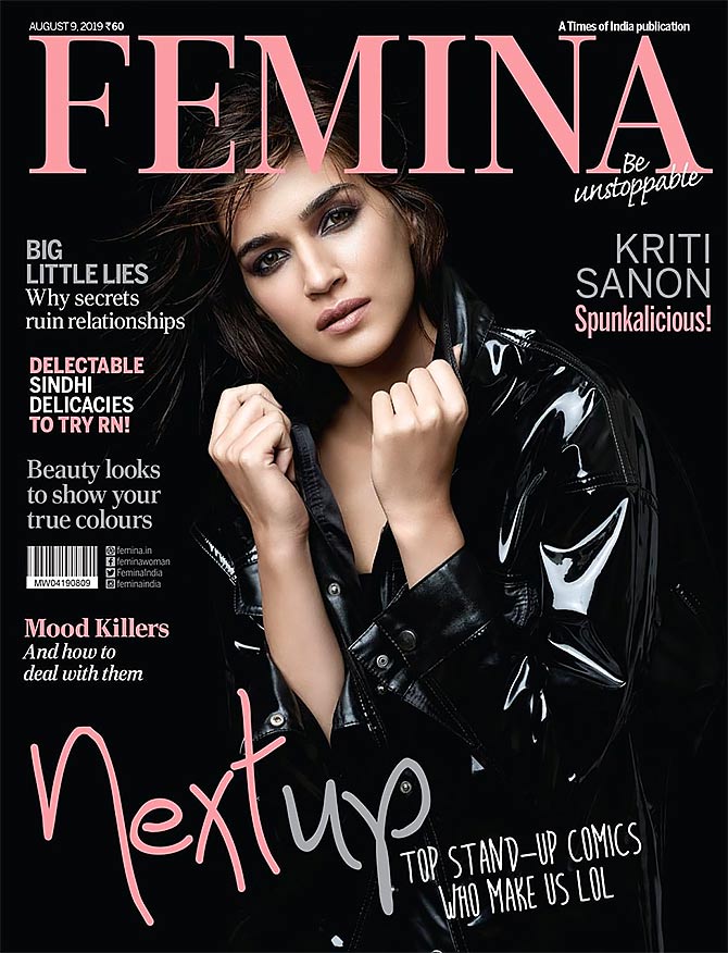 670px x 876px - Oomphalicious! Kriti turns up the heat in black - Rediff.com