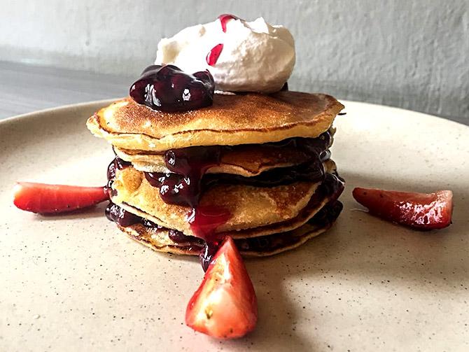 Whole wheat and fruit muesli pancake