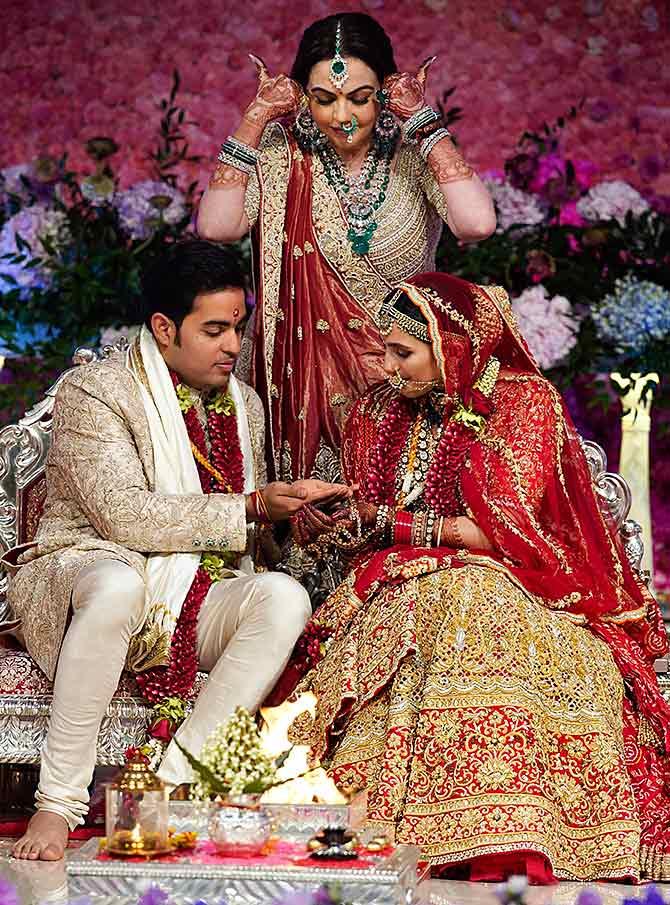 nita ambani wedding dress