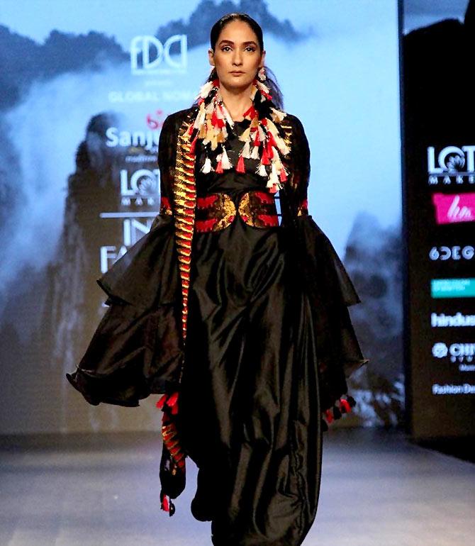 Karisma Kapoor walks for Sanjukta Dutta