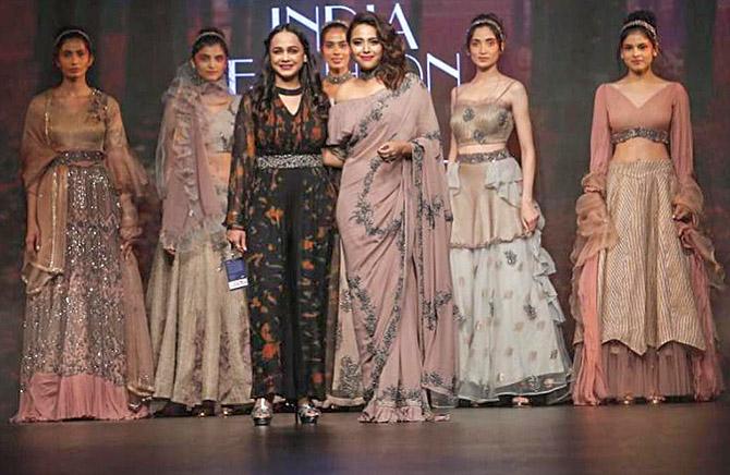 Swara Bhaskar walks for Prreeti Jaiin