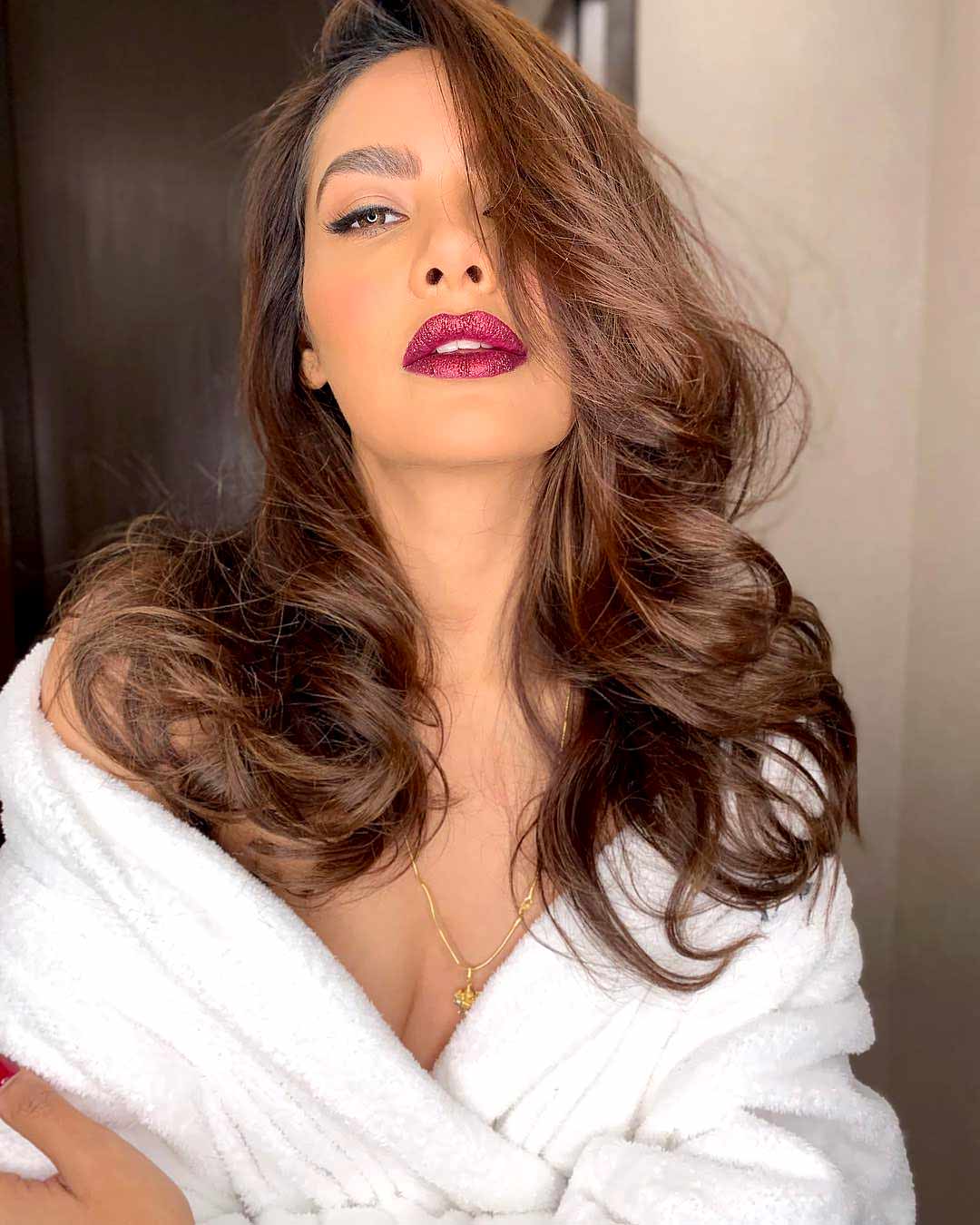 Esha Gupta rocks nude lips, green eye makeup - Rediff.com Get Ahead