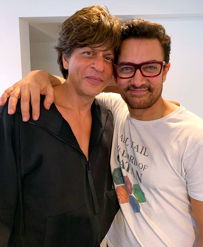 When Aamir took his 'tiffin' to Shah Rukh's house - Rediff ...