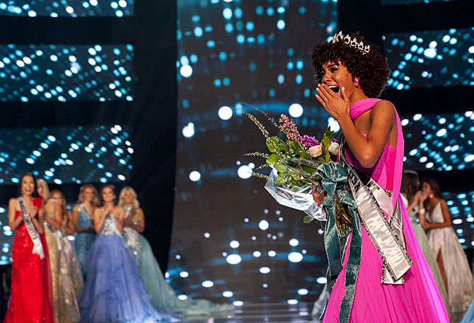 Kaleigh Garris wins Miss Teen USA 2019