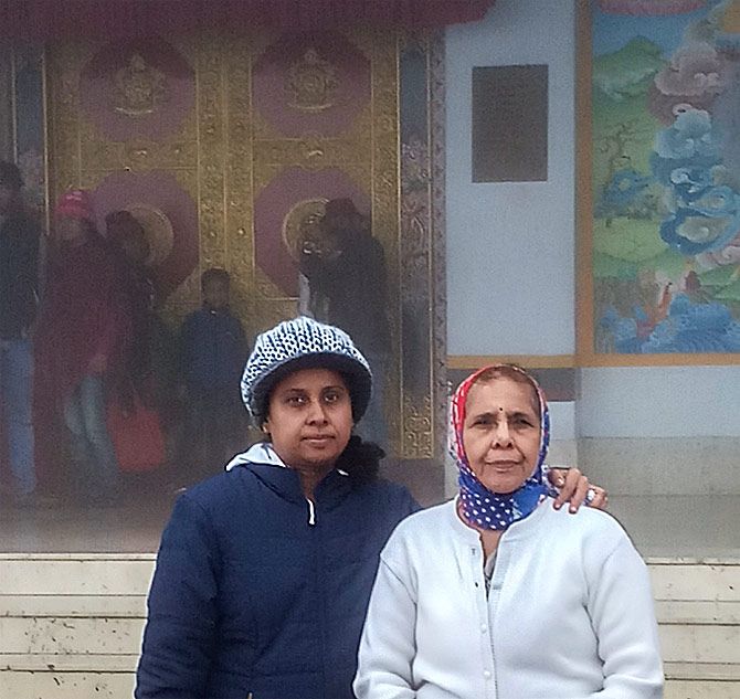 Reshma with her mother Sulochana