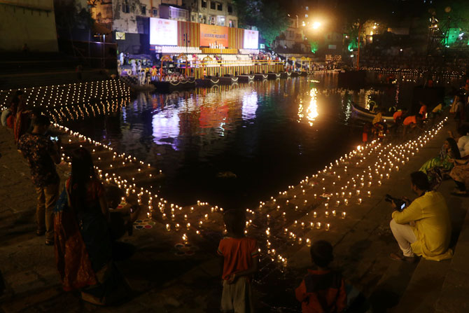 In Pics How Mumbai Celebrated Kartik Purnima Get Ahead 2694