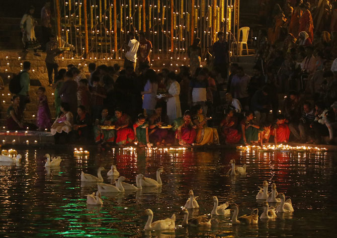 In Pics How Mumbai Celebrated Kartik Purnima Get Ahead 8403