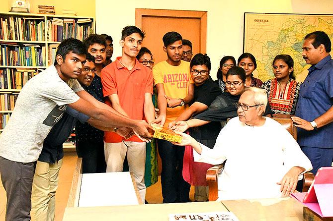 Students of the Zindagi Foundation interact with Odisha Chief Minister Naveen Patnaik.