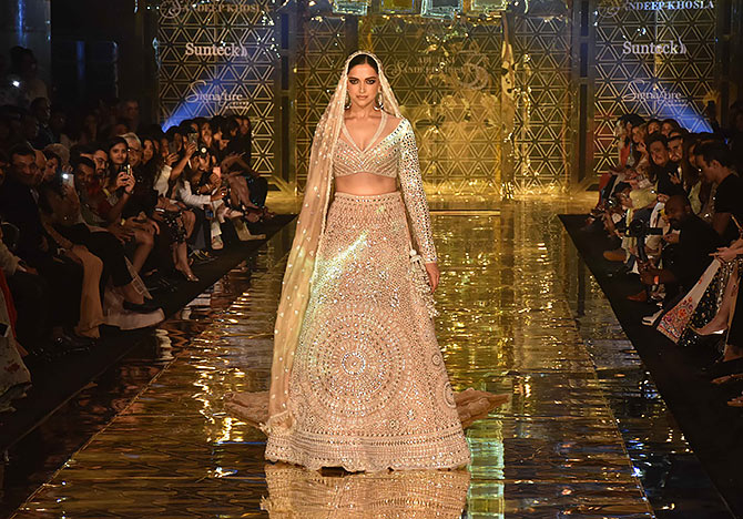 Deepika Padukone walks for Abu Jani and Sandeep Khosla