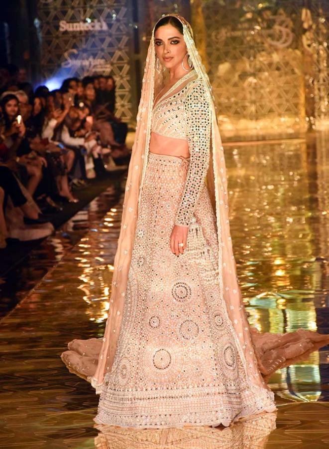 Deepika Padukone walks for Abu Jani and Sandeep Khosla