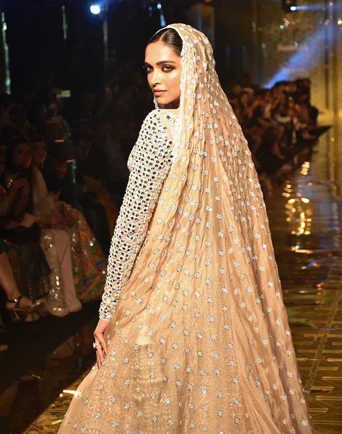 Deepika Padukone walks for Abu Jani and Sandeep Khosla