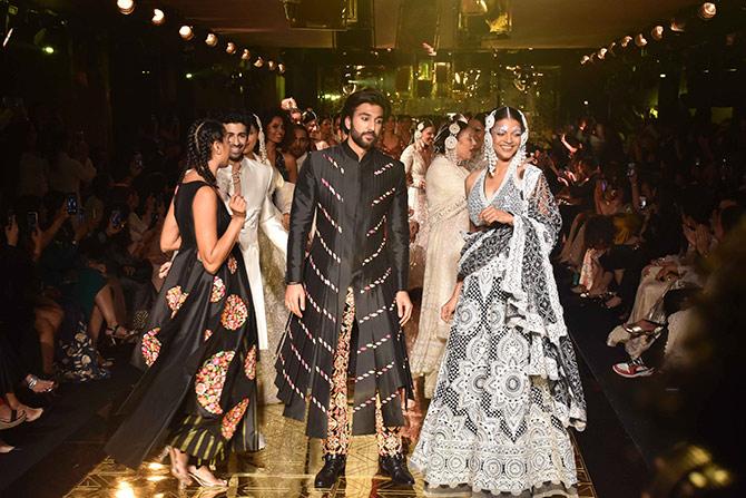 Deepika Padukone walks for Abu Jani and Sandeep Khosla