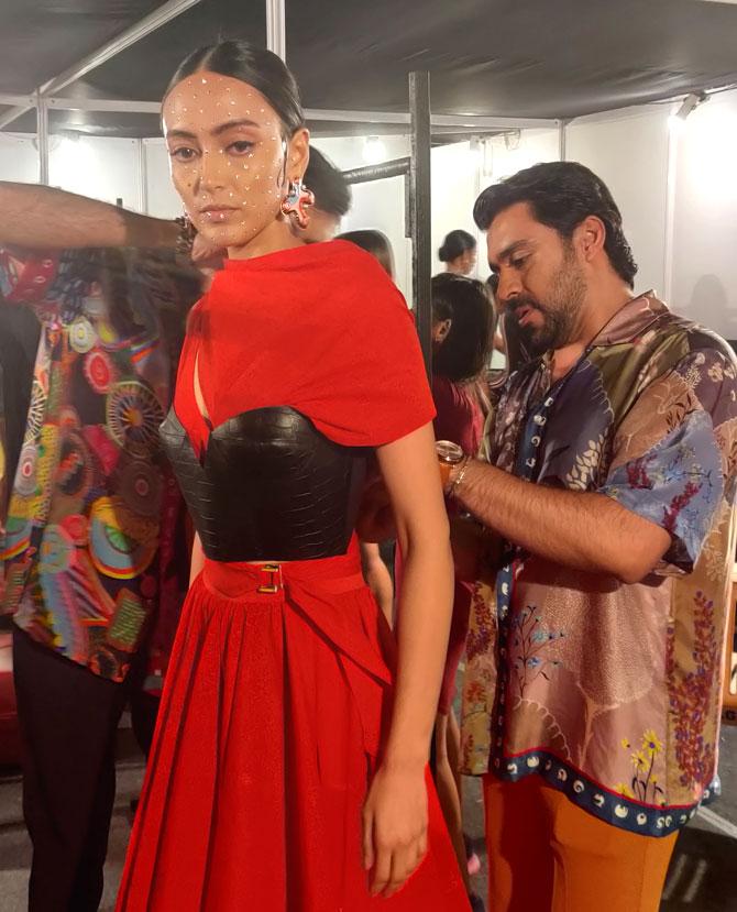 Shivan and Narresh prep a model backstage before the show. Photograph: Kshamaya Daniel/Rediff.com.